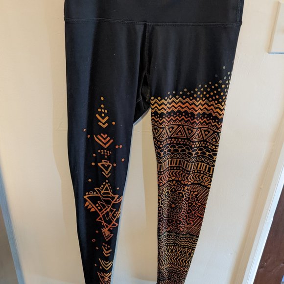 Mika Yoga Wear Henna Mandala contrast leggings - Picture 6 of 9